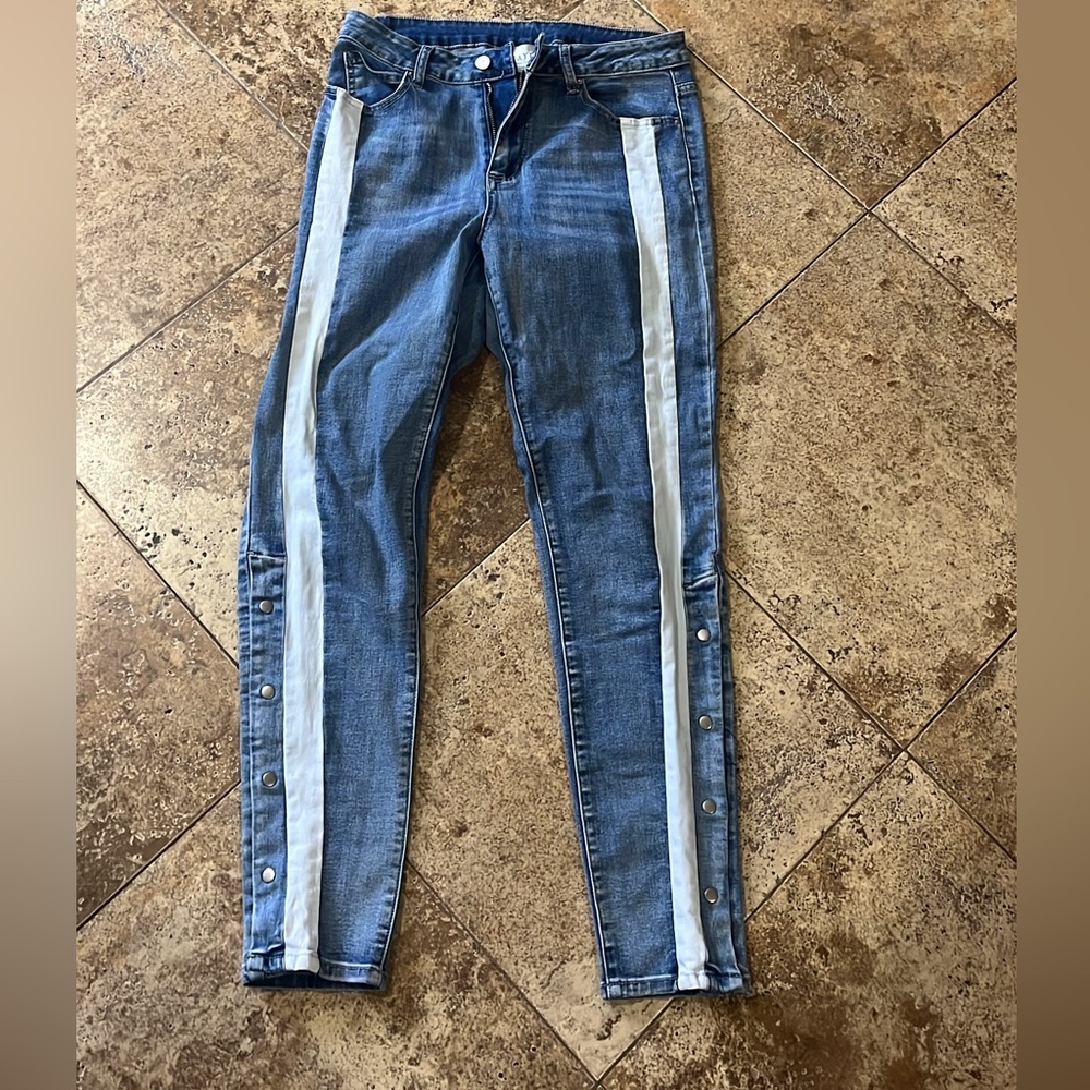 Skinny Jeans with Lower leg Buttons